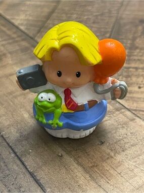 Fisher-Price Little People Birthday Party Eddie Figure with Balloon & Camera